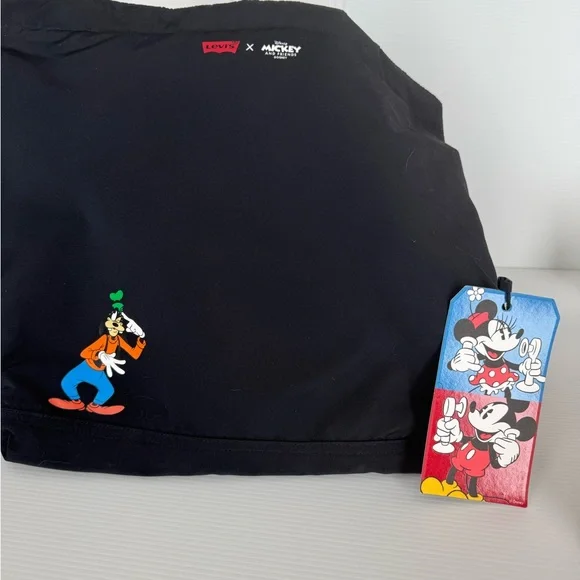 NEW UNISEX LEVI’S X MICKEY MOUSE & FRIENDS DISNEY REVERSIBLE CROSSBODY BAG - Picture 2 of 4